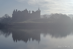 Picture of Linlithgow Palace in the Mist